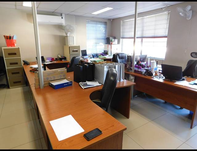 162M² OFFICE FOR SALE IN FERNDALE
